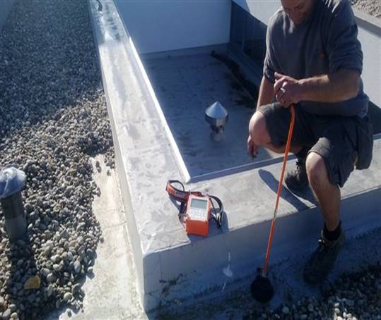 Controle plat dak met tracergas